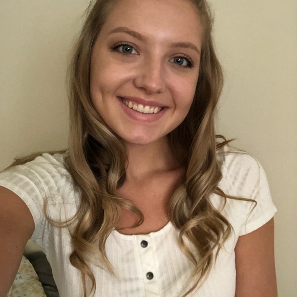 Meet your Posher, Dominique - Picture 1 of 1